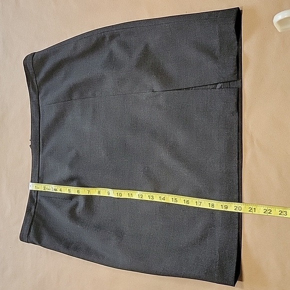 Michael Michael Kors Size 6 Gray Front Slit Mini Skirt, Gently Used Condition - Picture 6 of 12